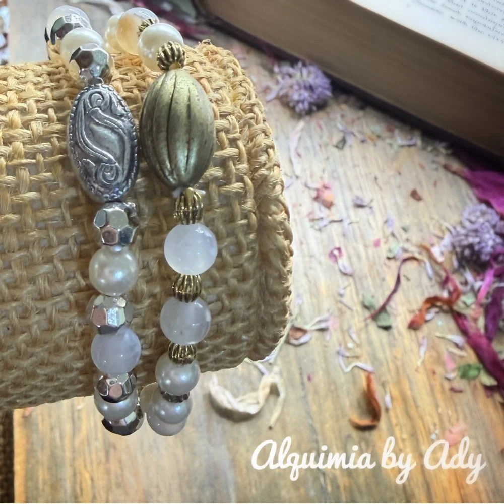 Boho-Vintage Elegant Gold and Clear aura quartz Bracelet